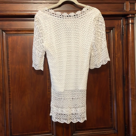 White lace top with lining - Picture 2 of 3